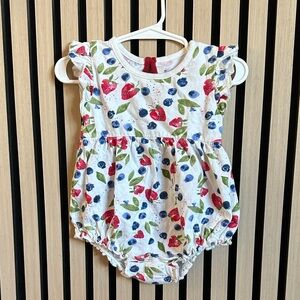 Burt's Bees Baby Girls / Infant Summer Romper - Strawberries 🍓